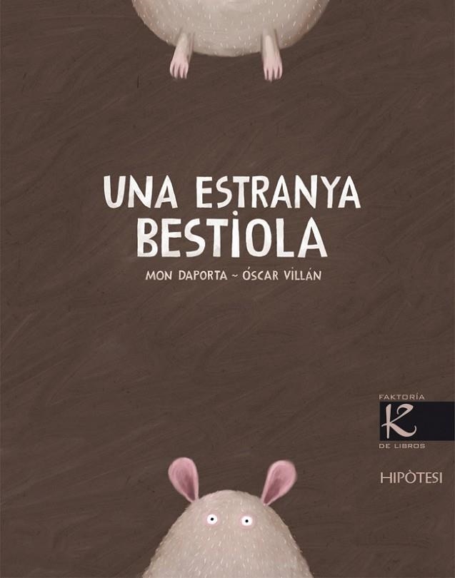 ESTRANYA BESTIOLA, UNA | 9788493746940 | DAPORTA, MON / VILLAN, OSCAR