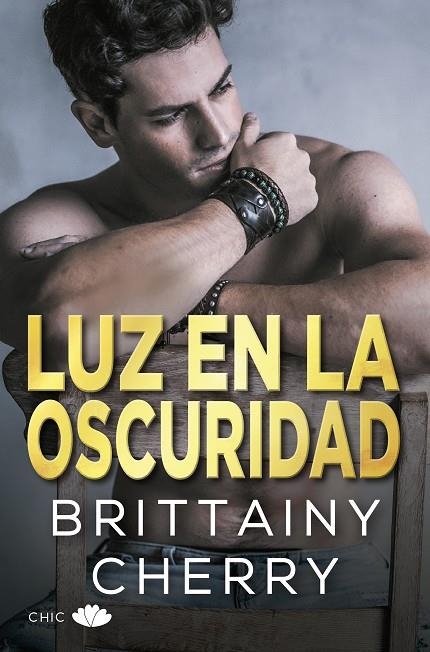 LUZ EN LA OSCURIDAD | 9788417972523 | CHERRY, BRITTAINY