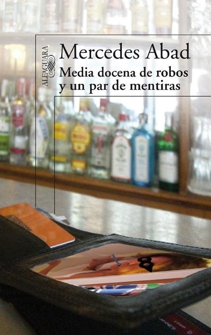 MEDIA DOCENA DE ROBOS Y UN PAR DE MENTIRAS | 9788420474762 | ABAD, MERCEDES